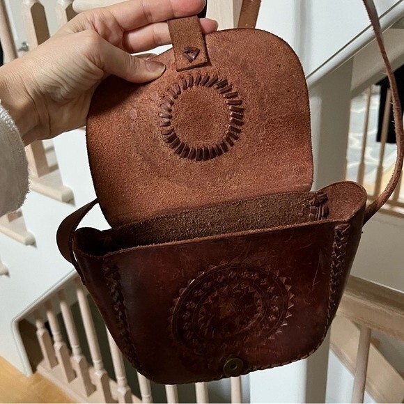 Handmade Vintage Tooled And Woven Leather Crossbody Bag in Deep Rich Brown - Picture 6 of 13